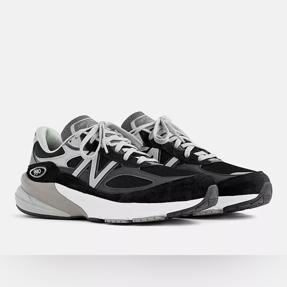 New Balance Men's Black and Gray Sneakers